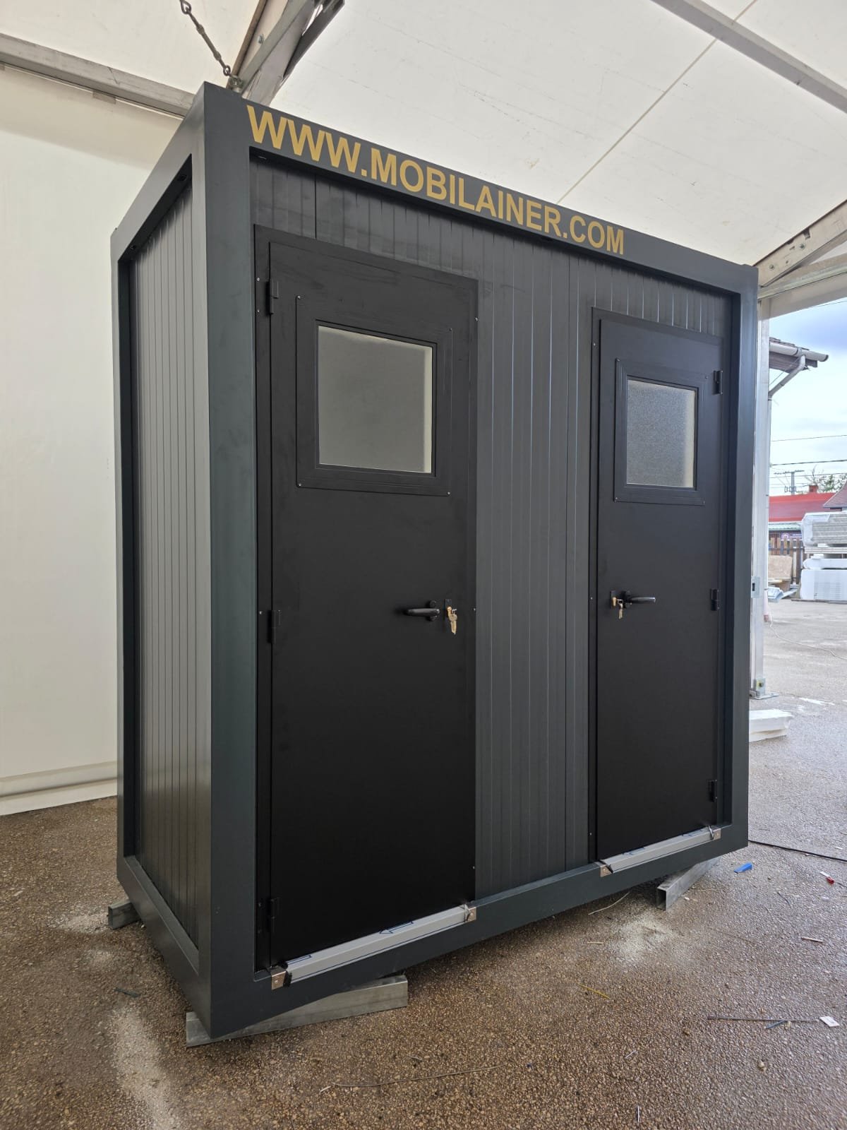 Konténer WC-vel és zuhanyzóval - 240×120×260 cm